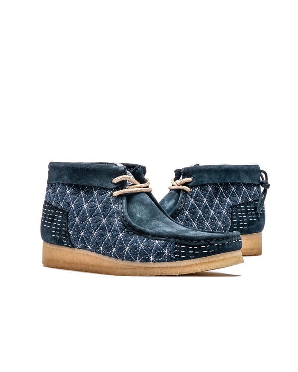 靴 clarks clarks-wallabee-boot-navy-